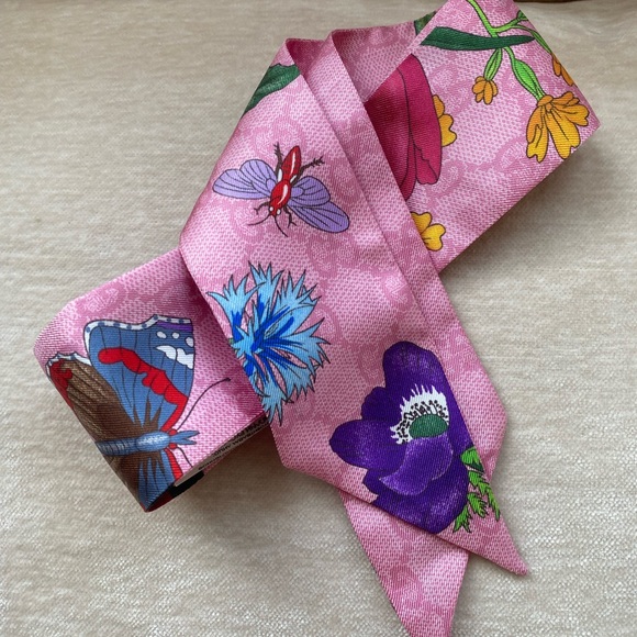 GUCCI GG SILK BOW SCARF - Picture 5 of 14